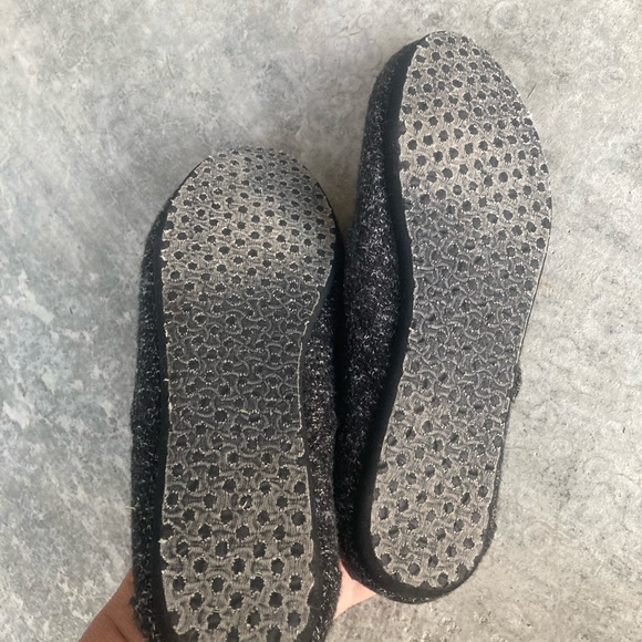 Toms fabric upper men’s Sz 10 loafer shoes - Picture 6 of 8